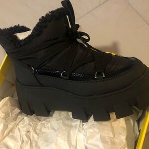 Black Chunky Winter Boots with Fur Lining